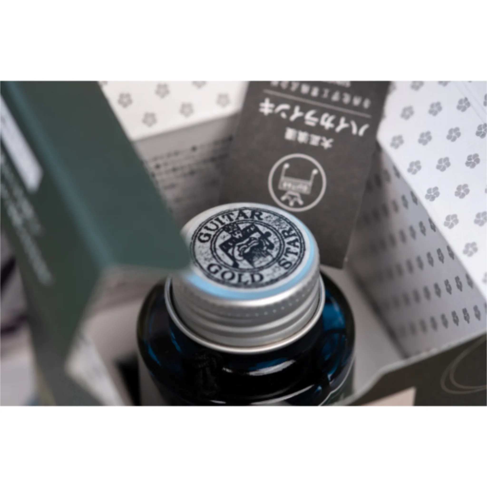 Teranishi Guitar Fountain Pen Ink - Lady Emerald 40ml - Image 9